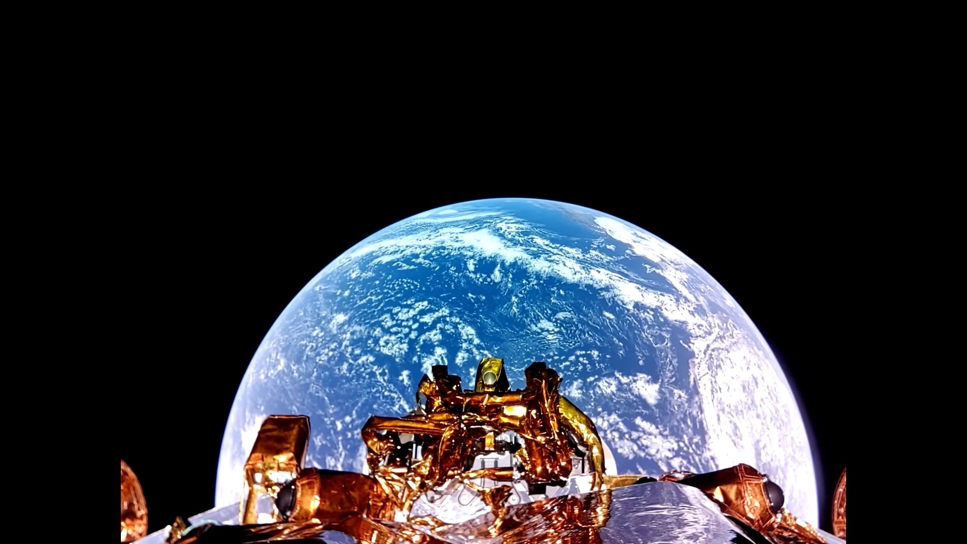 Blue-Ghost-Missio-1-Earth-Selfie.jpg
